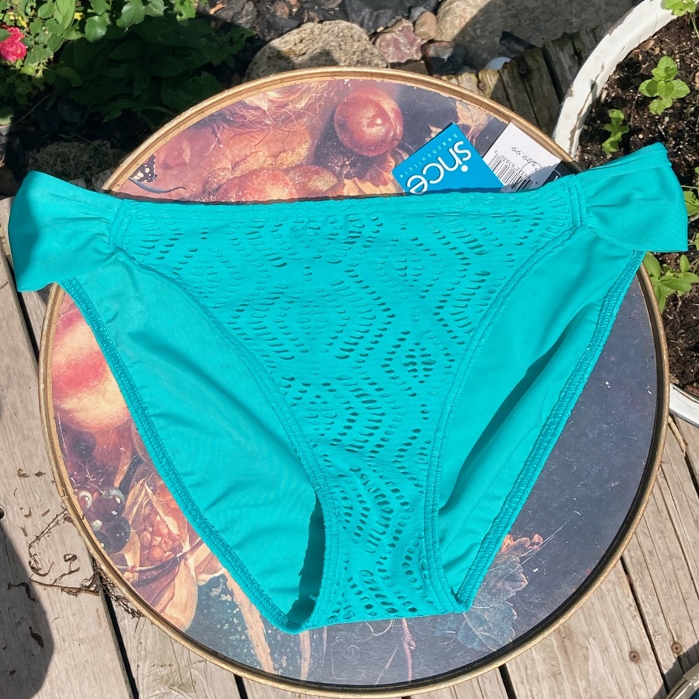 NWT pretty turquoise bikini bottoms by SNCE, size Jr XL.